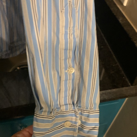 Ralph Lauren men’s button up shirt.  17 1/2 collar, 34/35 length arms. - Picture 4 of 5